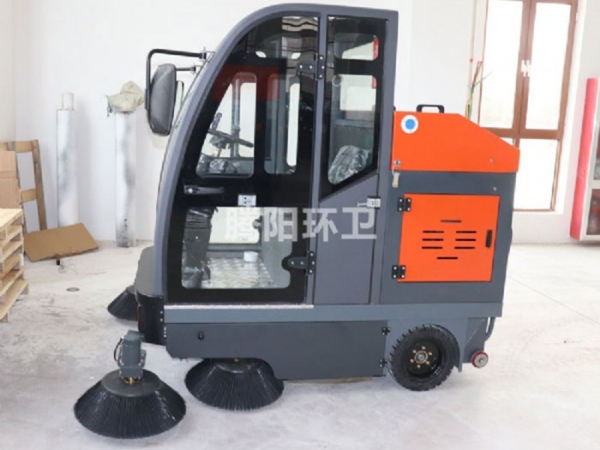 嘉云驾驶式扫地车，性能稳定，清扫宽度达1900mm