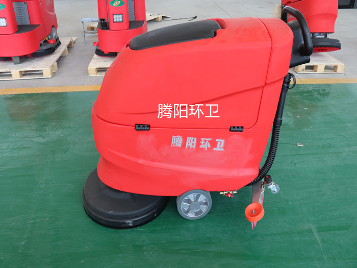 嘉云驾驶式洗地车